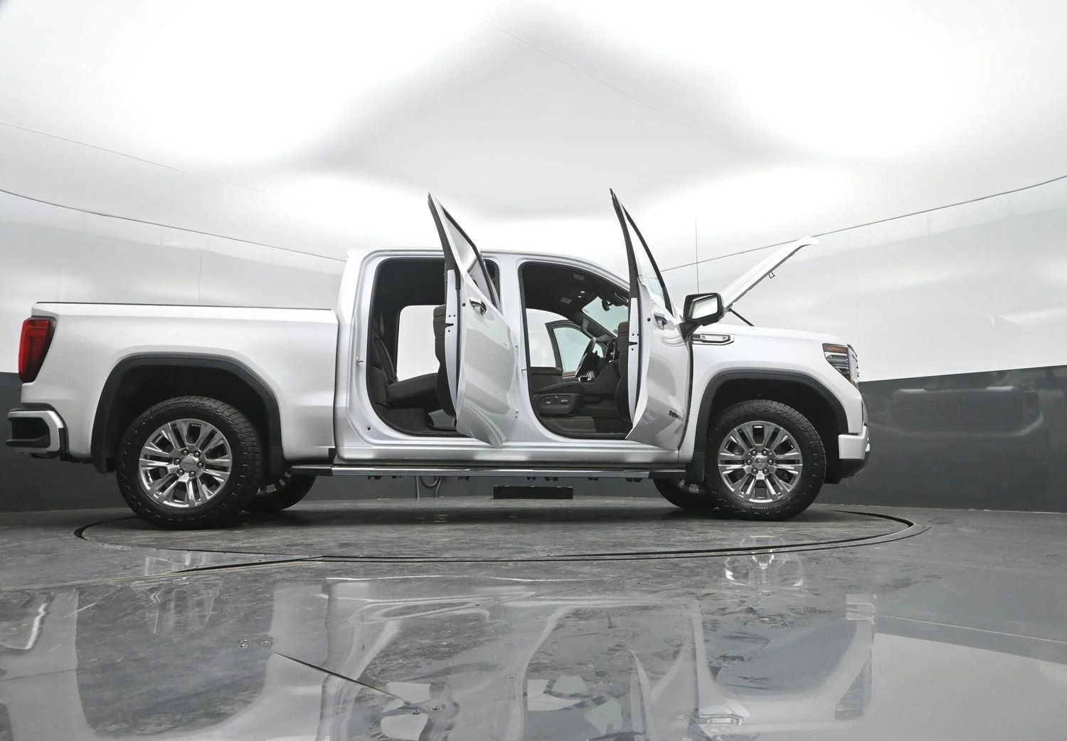 Used 2024 White Frost Tricoat GMC Denali image 57