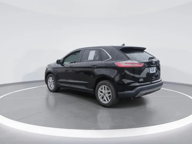 Used 2022 Black Ford SEL image 6
