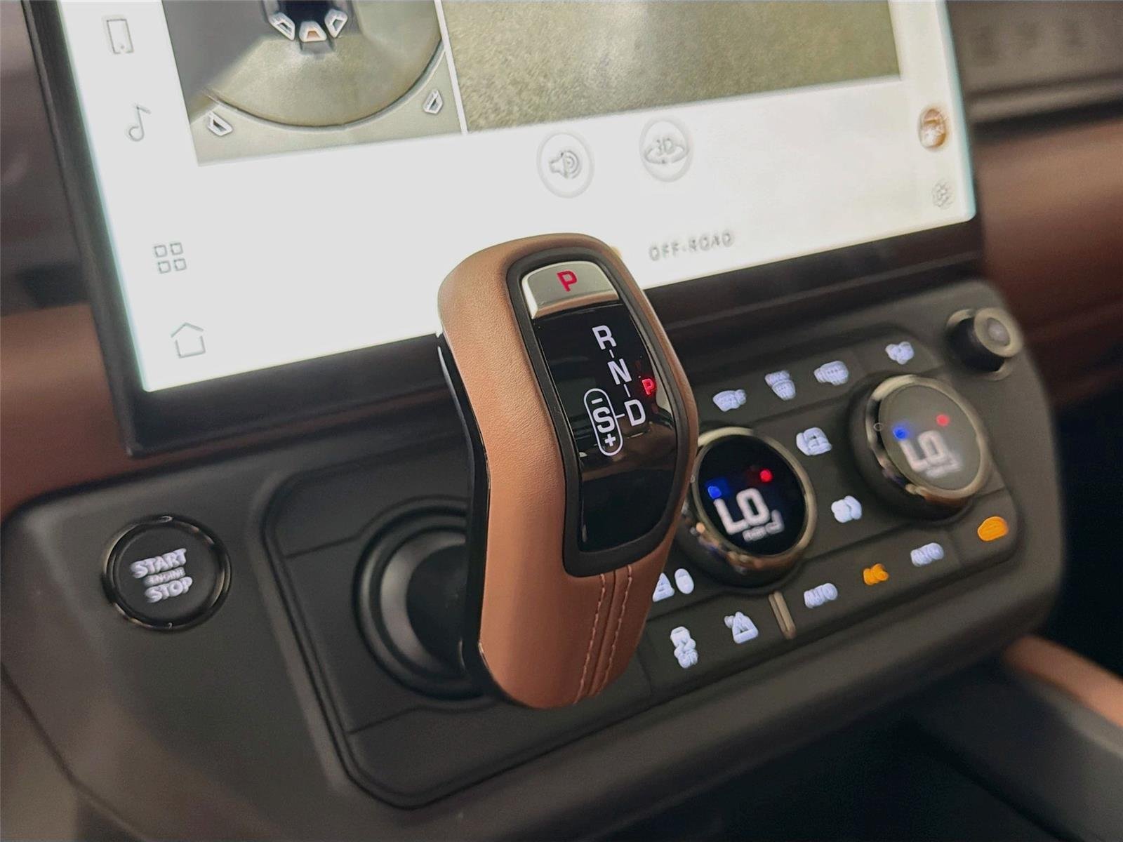 New 2026 Petra Copper LAND ROVER  OCTA image 16