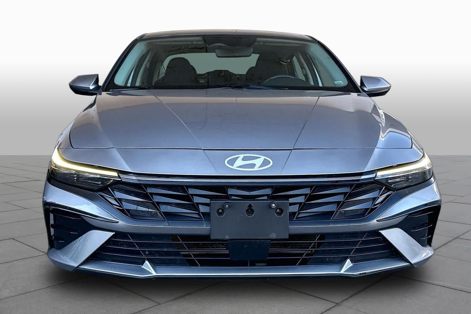 Used 2025 Fluid Metal Hyundai SEL Convenience image 4
