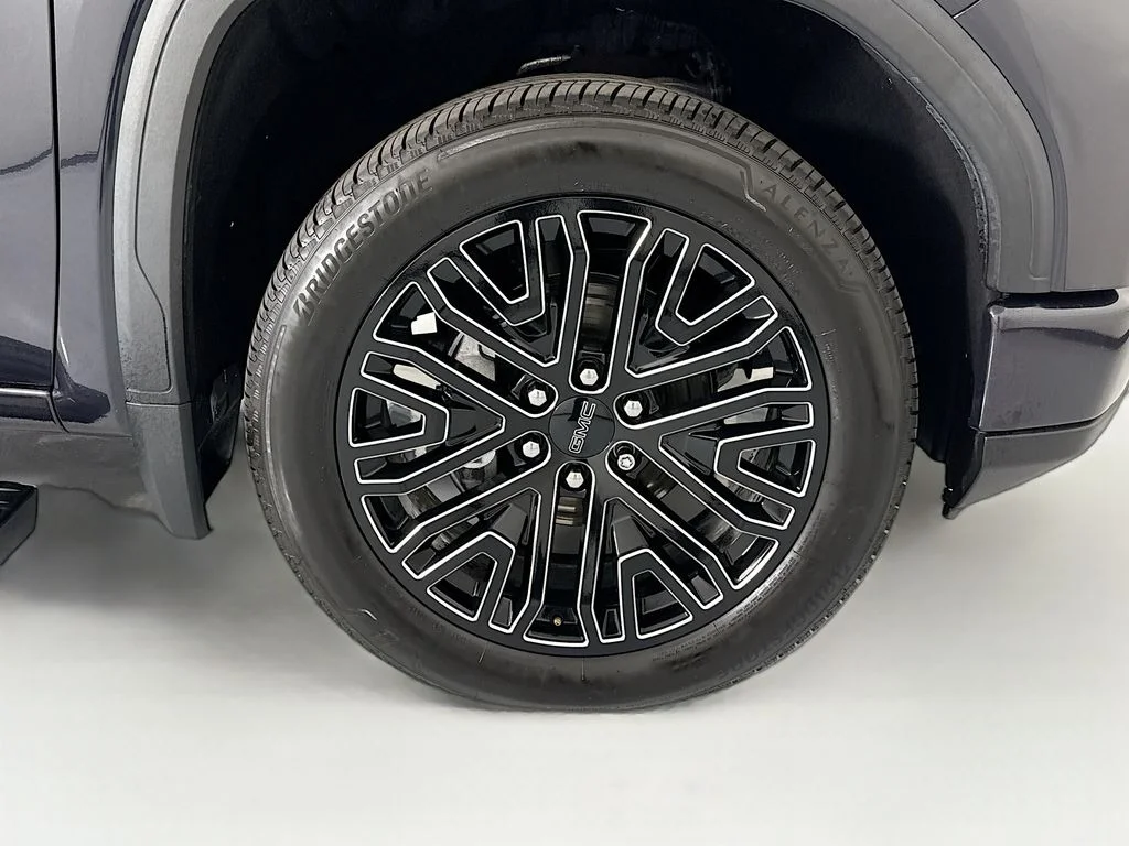 Used 2022 Silver GMC Denali Ultimate image 32