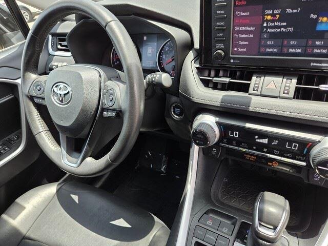 Used 2022 Midnight Black Metallic Toyota XLE Premium image 32