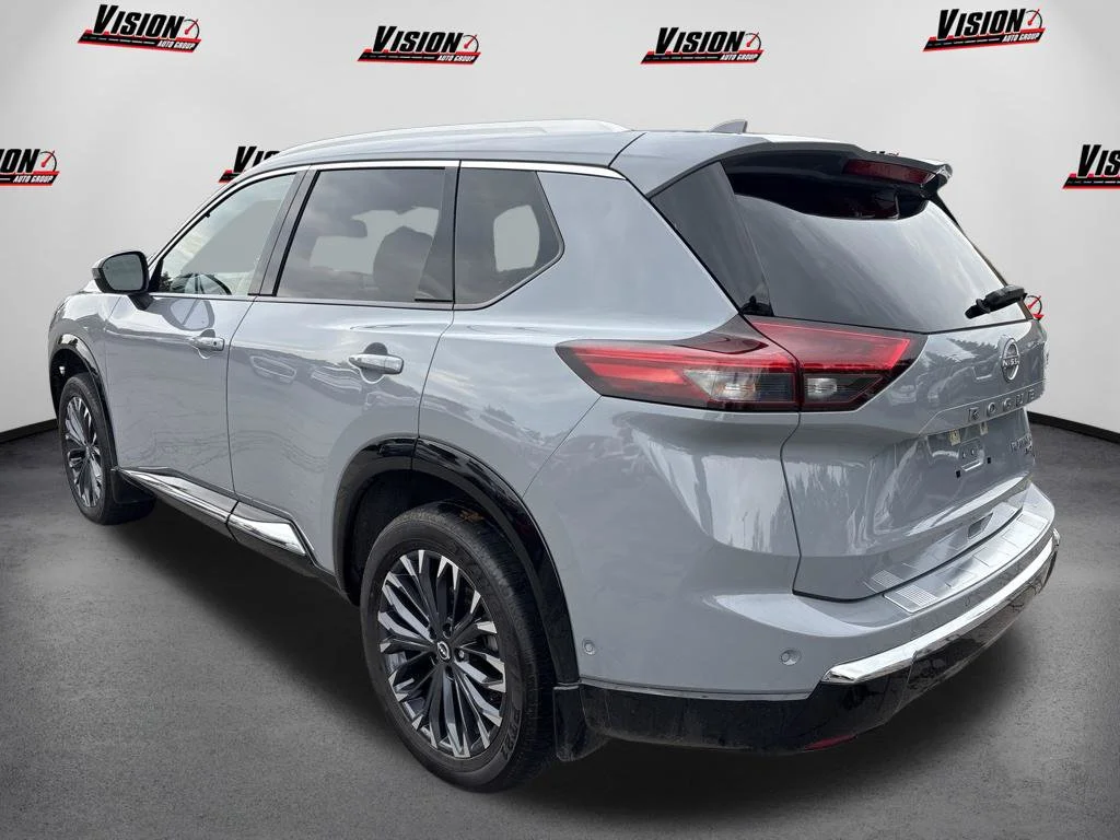 Used 2025 Gray Nissan Platinum image 9