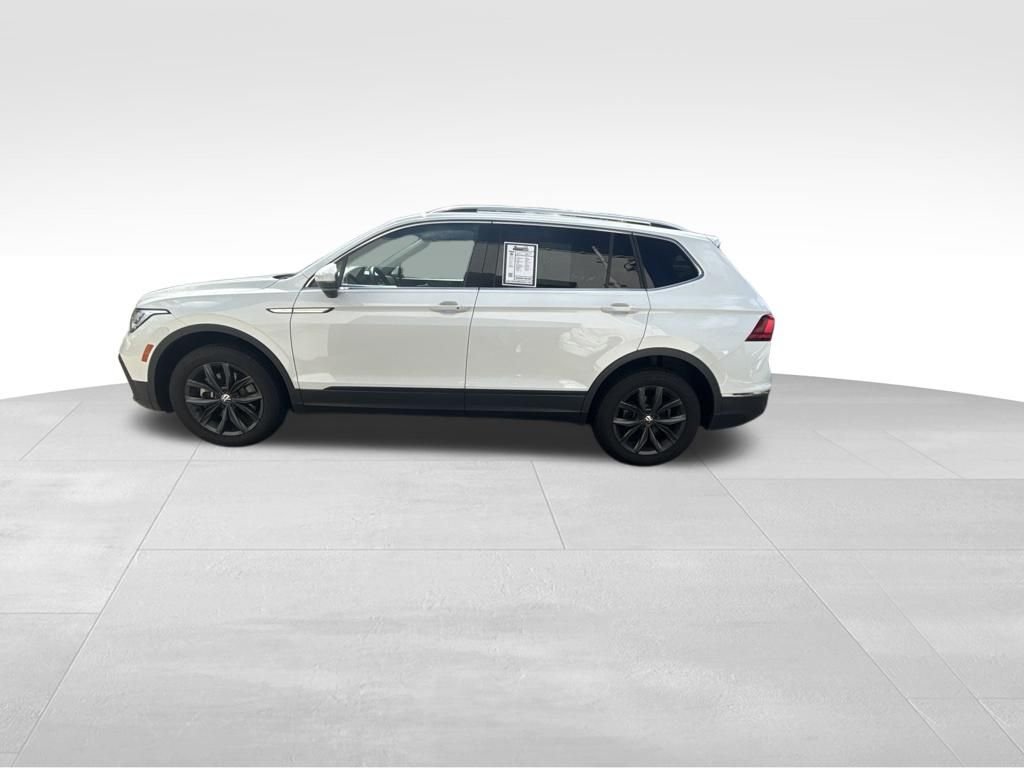 Used 2024 White Volkswagen 2.0T SE image 3