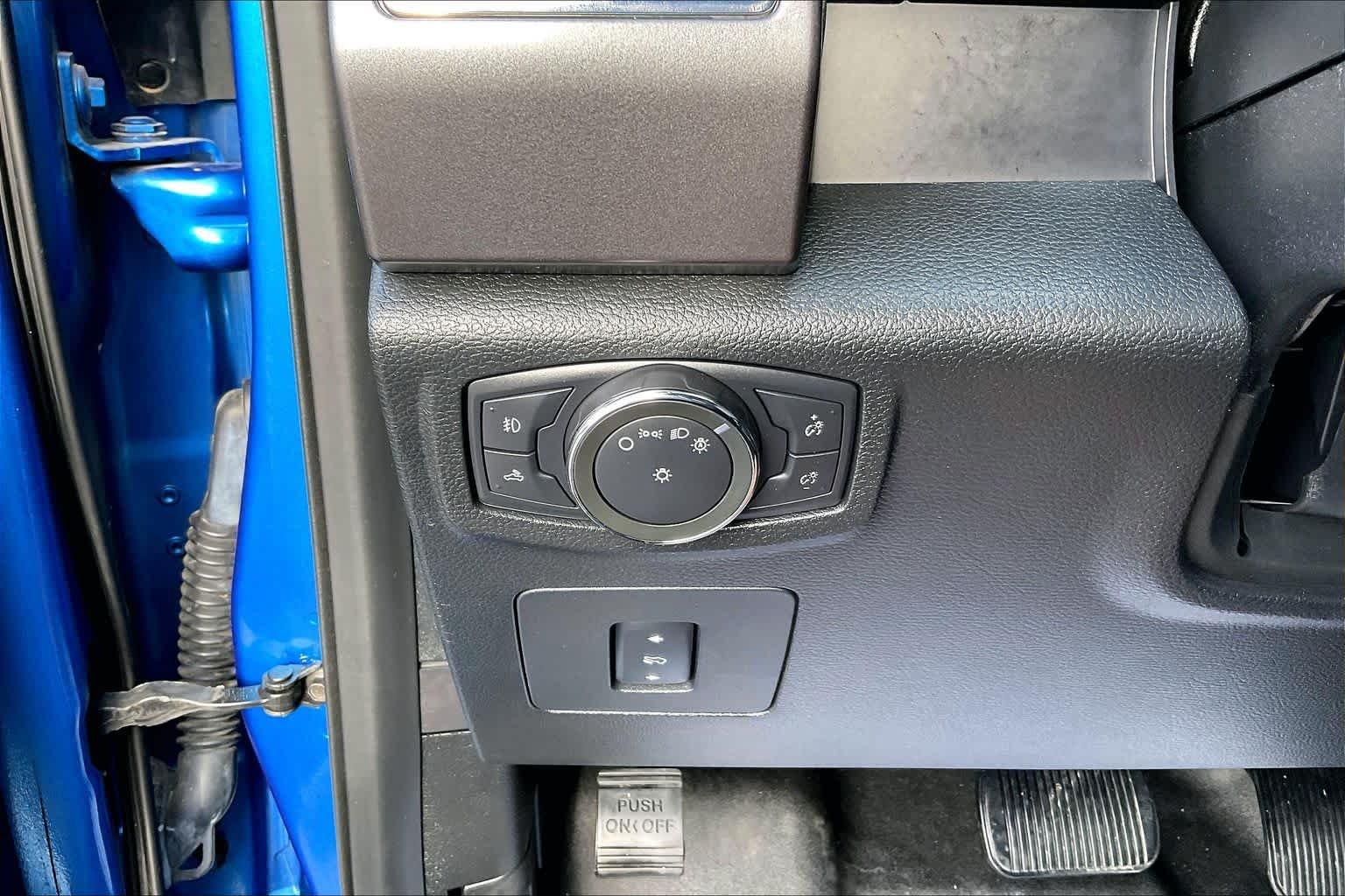 Used 2016 Blue Flame Metallic Ford XLT image 31