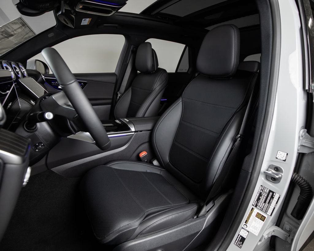 New 2026 MANUFAKTUR Alpine Grey Mercedes-Benz GLC 300 image 5