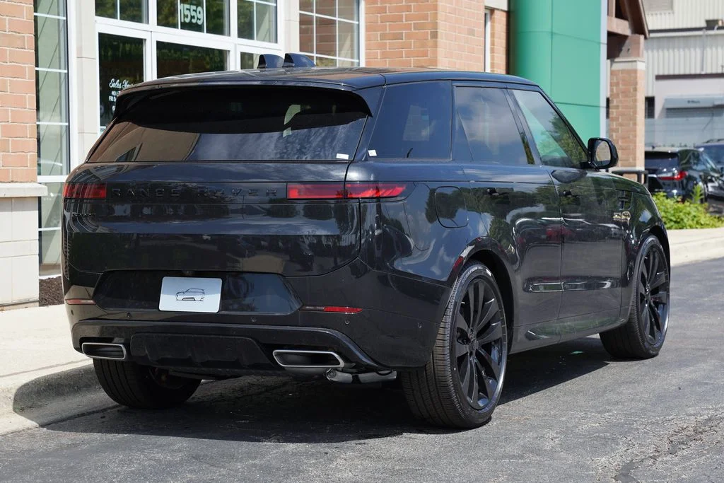 New 2026 Santorini Black Land Rover Dynamic SE image 6