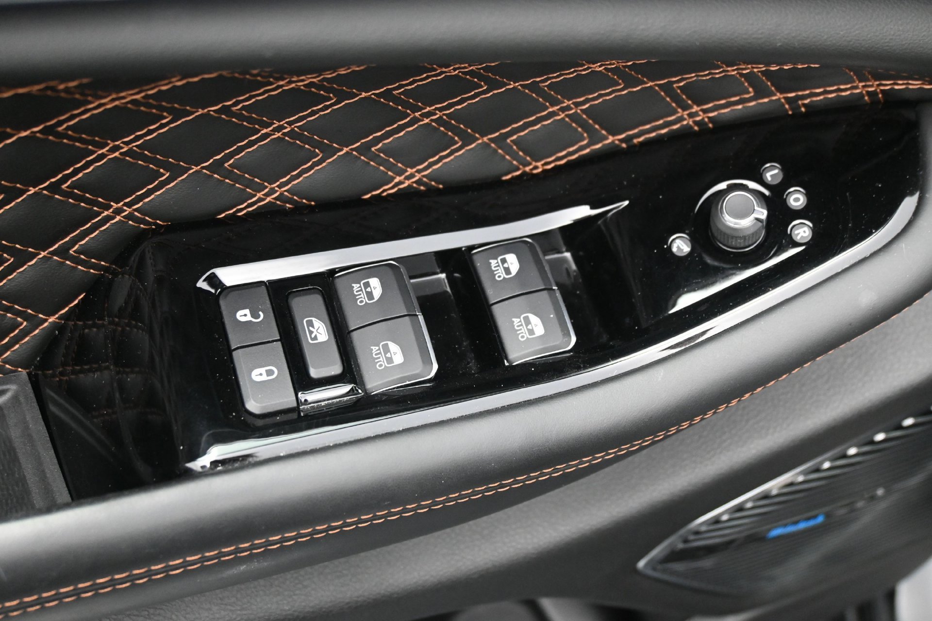 Used 2023 Diamond Black Crystal Pearlcoat Jeep Summit image 22