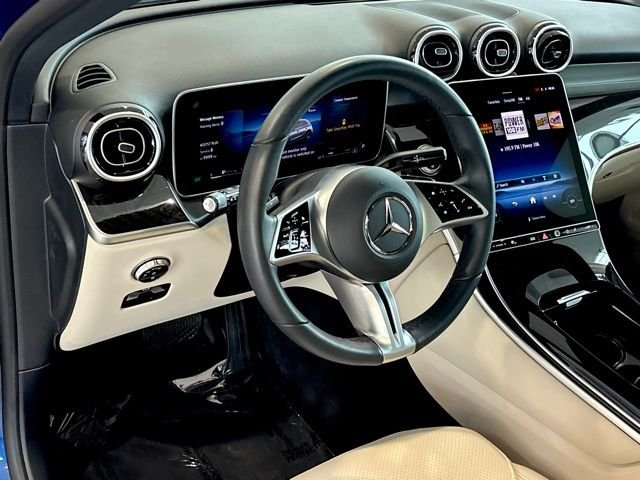 Used 2026 Blue Mercedes-Benz GLC 300 image 16