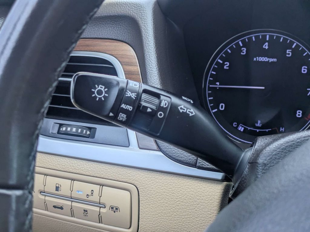 Used 2016 Blue Hyundai 3.8 image 26