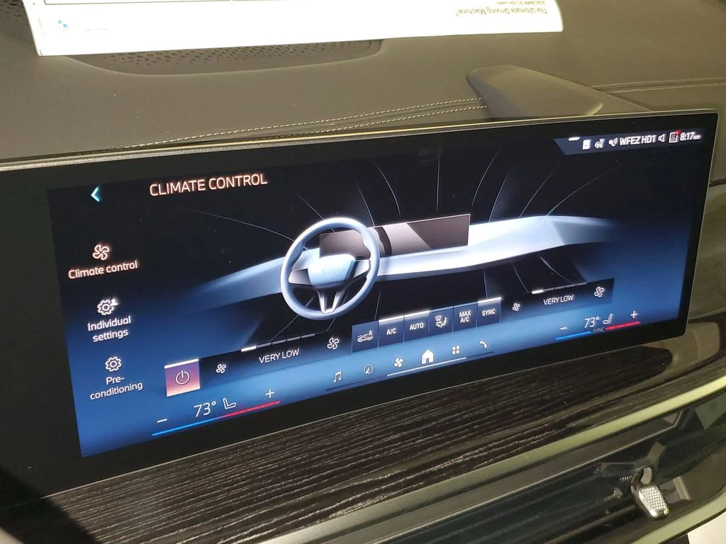 Used 2026 White BMW sDrive40i image 21