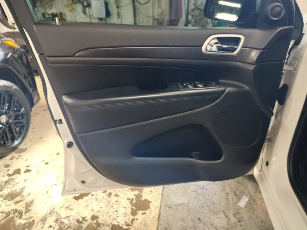Used 2018 White Jeep Altitude image 15