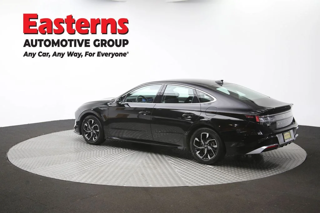 Used 2025 Black Hyundai SEL image 64