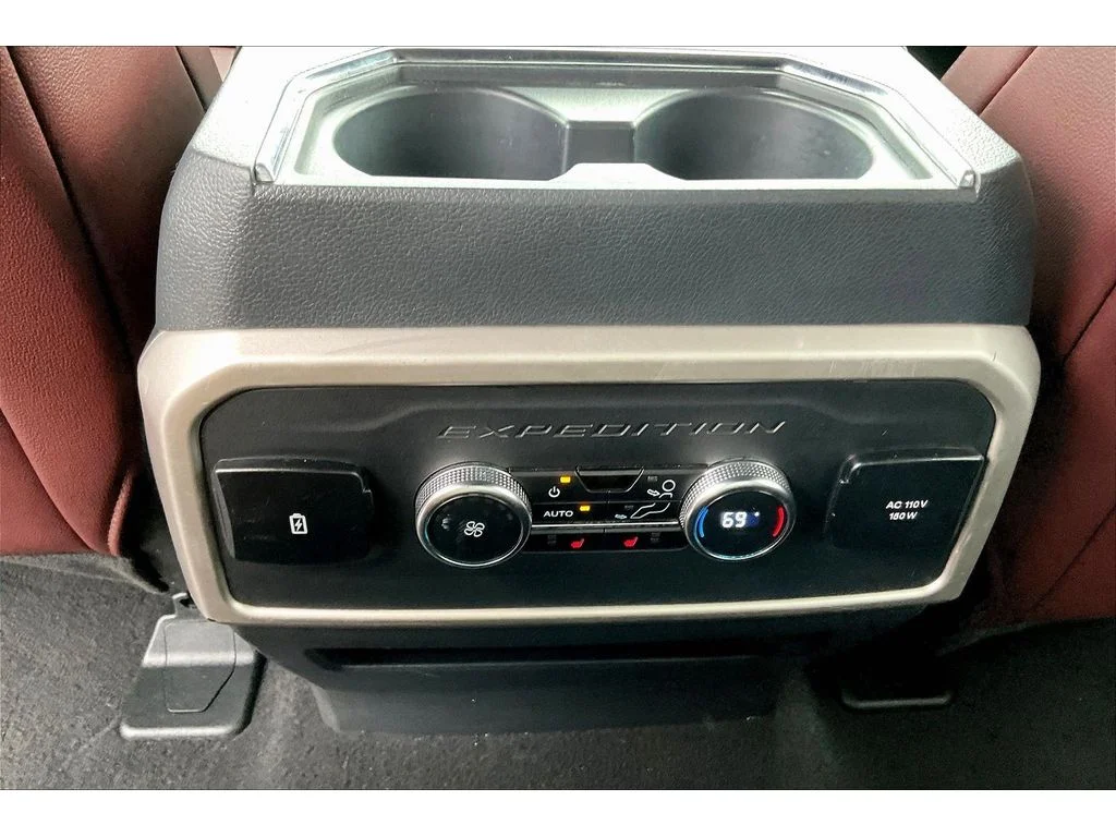 Used 2024  Ford Limited image 23
