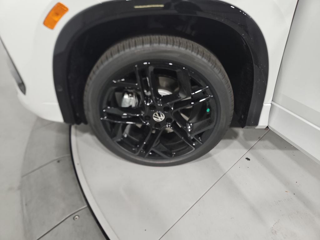New 2026 White/off-white Volkswagen SE R-Line Black image 25