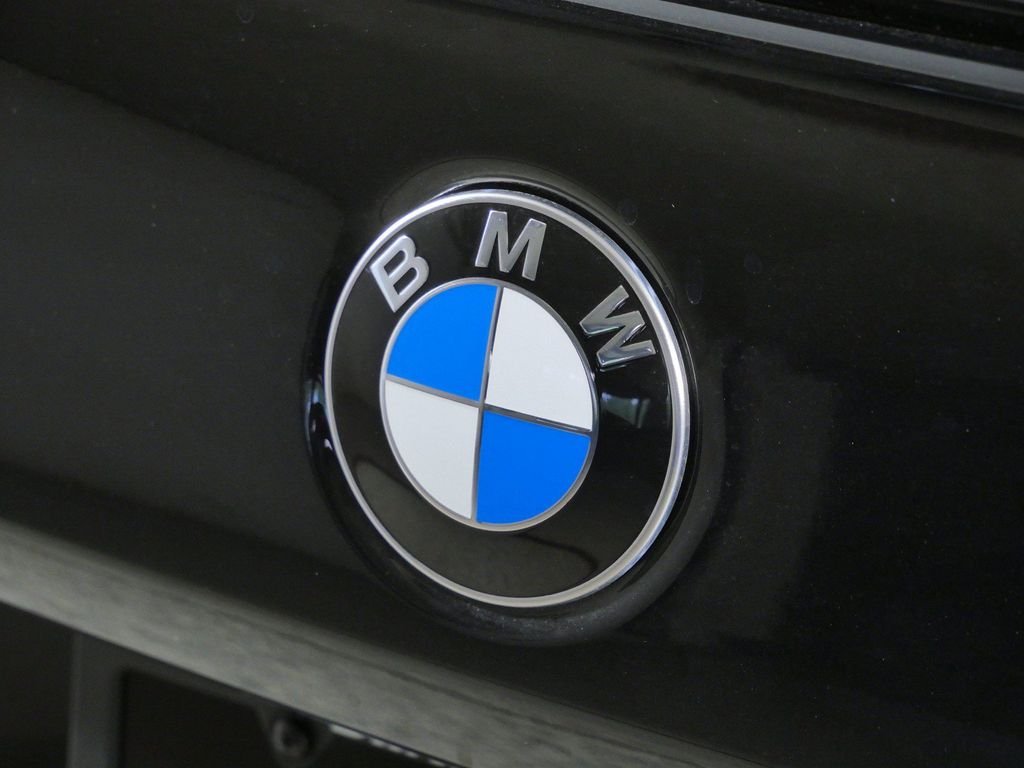 New 2027 Black Sapphire Metallic BMW 530i xDrive image 11