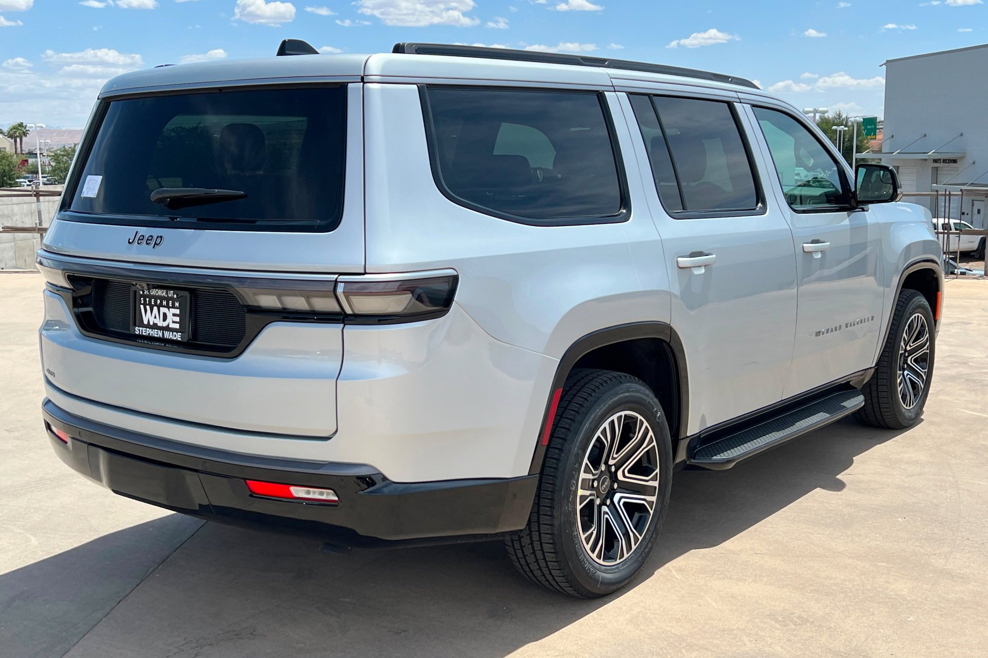 New 2026 Silver-Zynith Exterior Paint Jeep  image 6