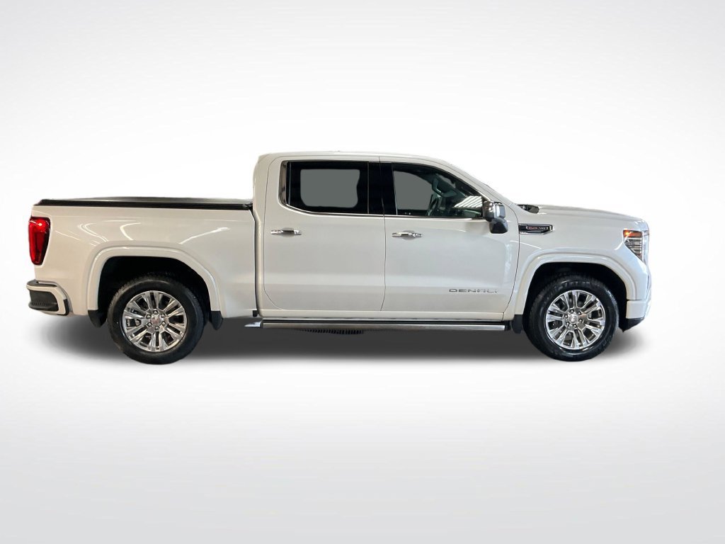 Used 2022 White Frost Tricoat GMC Denali image 7
