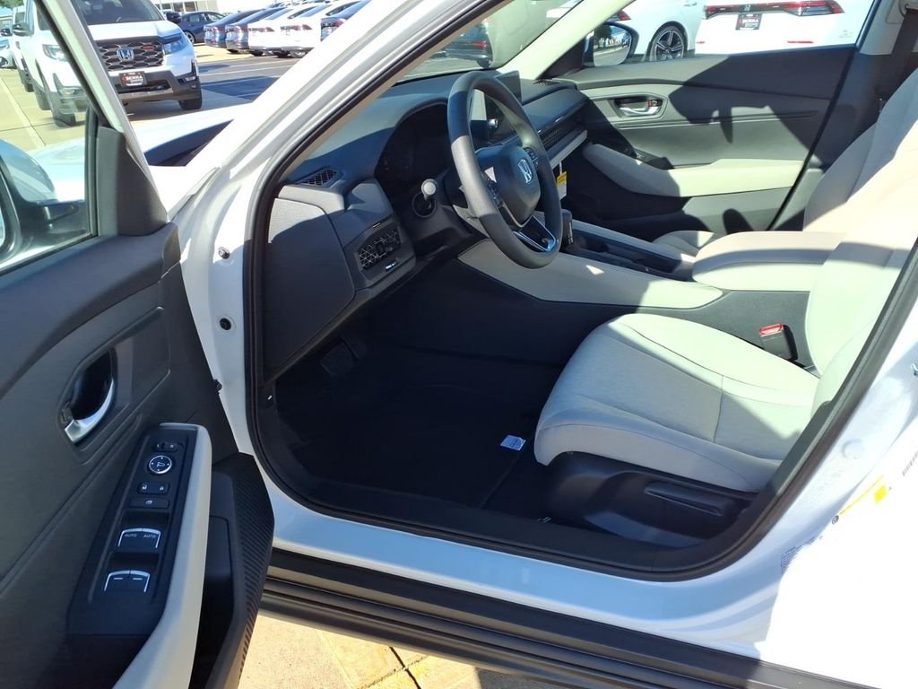 New 2026 Platinum White Pearl Honda LX image 15