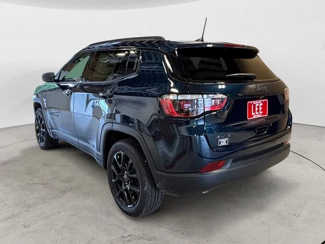 New 2026 Fathom Blue Pearl Coat Jeep LATITUDE ALTITUDE 4X4 image 3