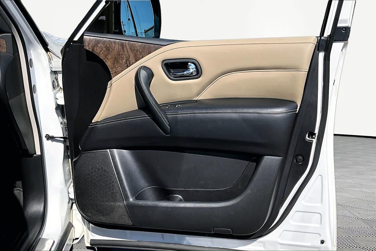 Used 2021 Moonstone White INFINITI PREMIUM SELECT image 22