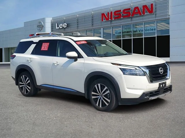 2024 Nissan Pathfinder Platinum 2WD's photo