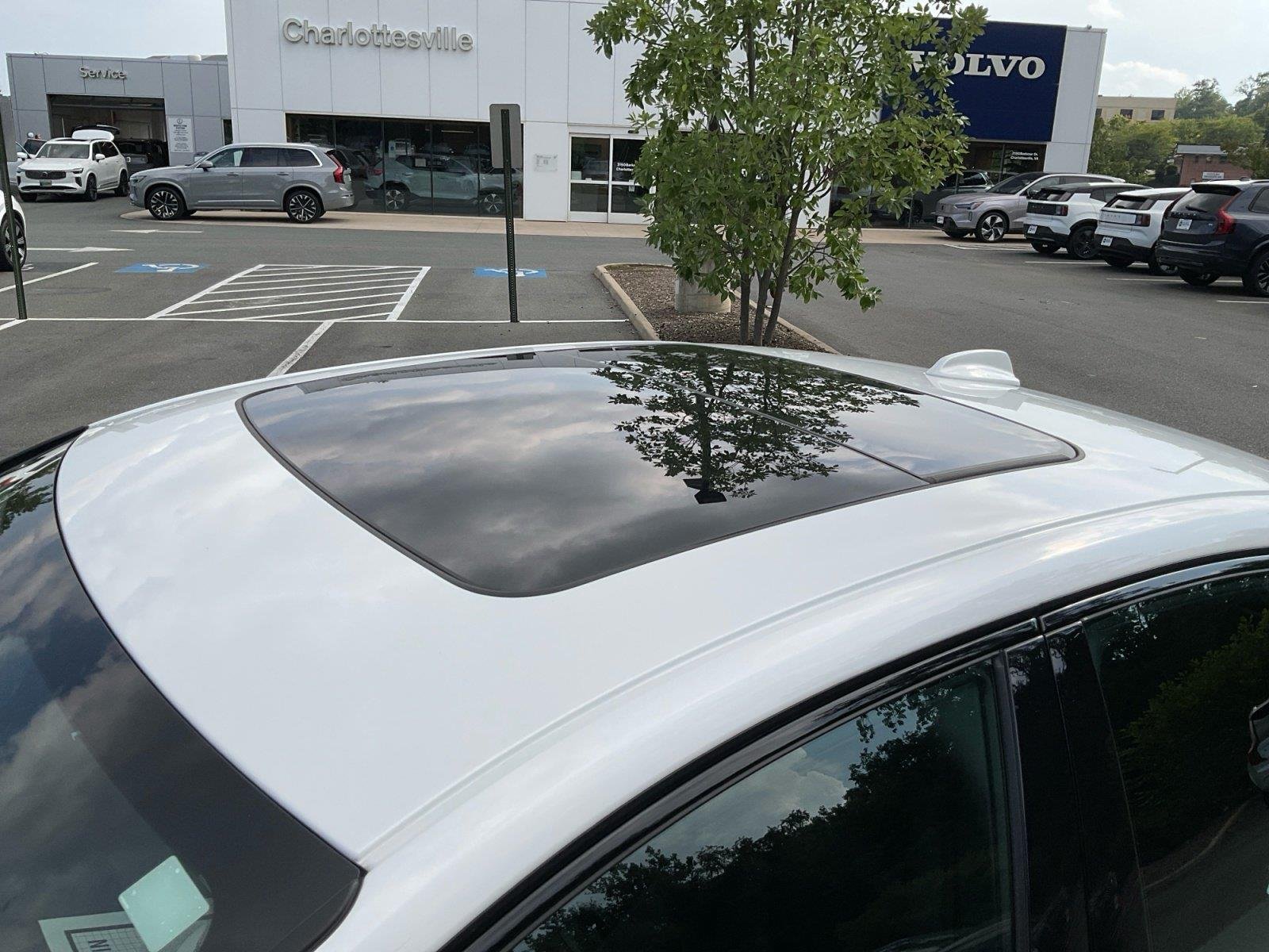 Used 2023 Crystal White Metallic Volvo Plus Dark Theme image 27
