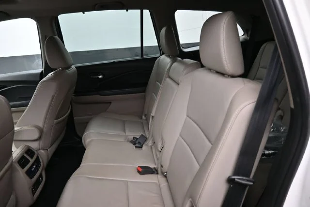 Used 2017 White Honda Touring image 19