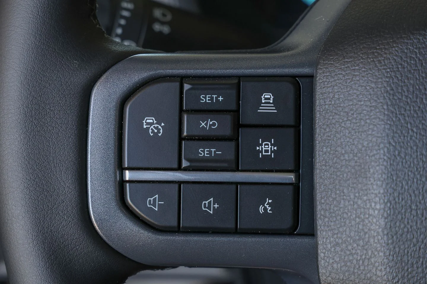 New 2026 Carbonized Gray Metallic Ford XLT image 37