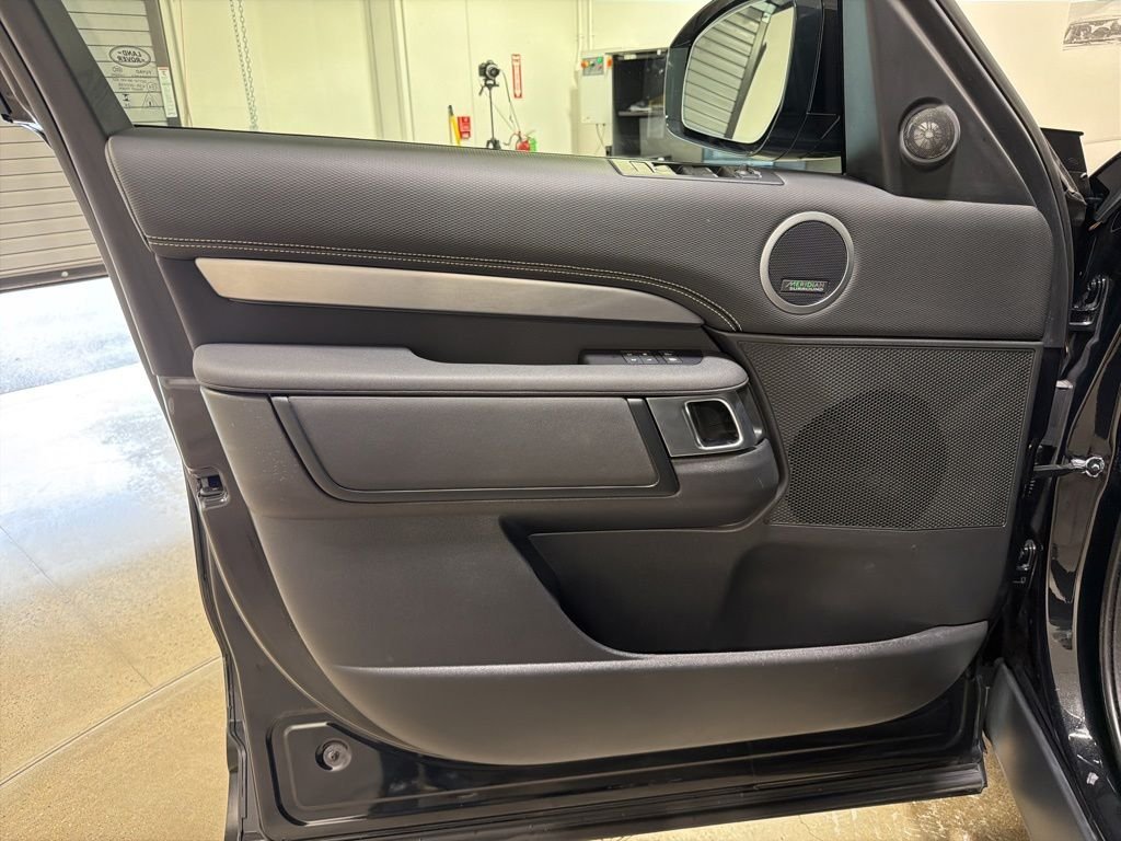 Certified Used 2025 Santorini Black Metallic Land Rover Dynamic SE image 9