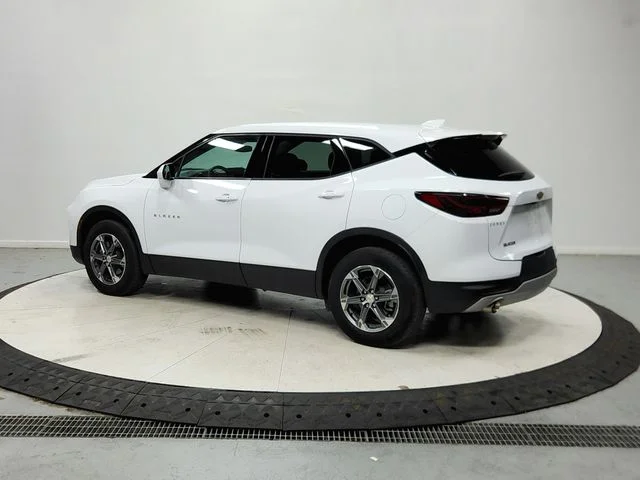 Used 2025 White Chevrolet LT image 6