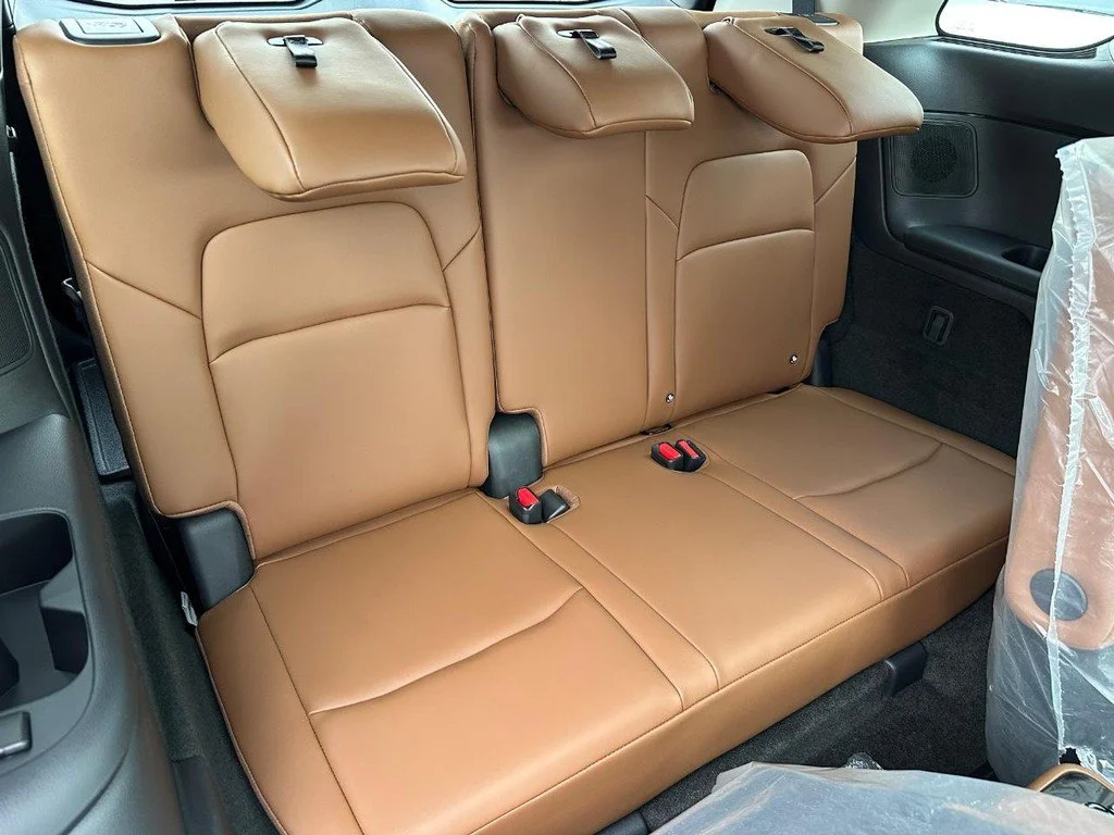 New 2026 Boulder Gray Pearl / Super Black Two-tone Nissan Platinum image 5