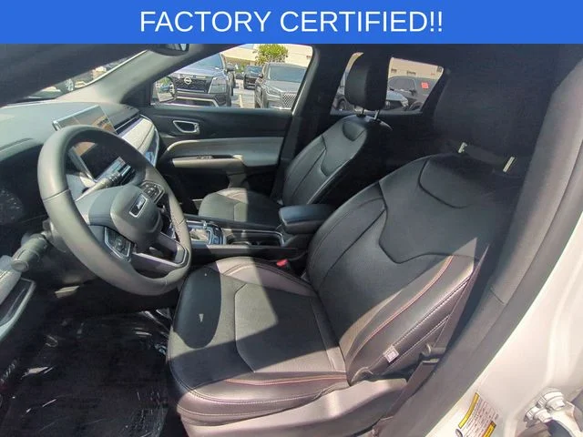 Used 2023 White Jeep Latitude Lux image 16