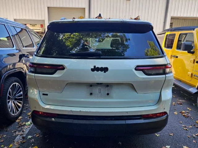 Used 2021 White Jeep Altitude image 4