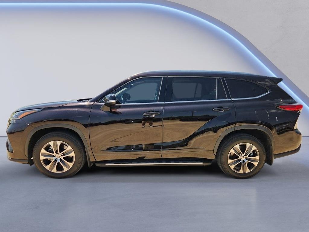 Used 2021 Opulent Amber Toyota XLE image 5