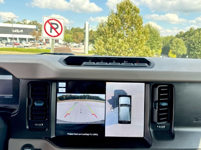 Used 2022 White Ford Wildtrak image 17