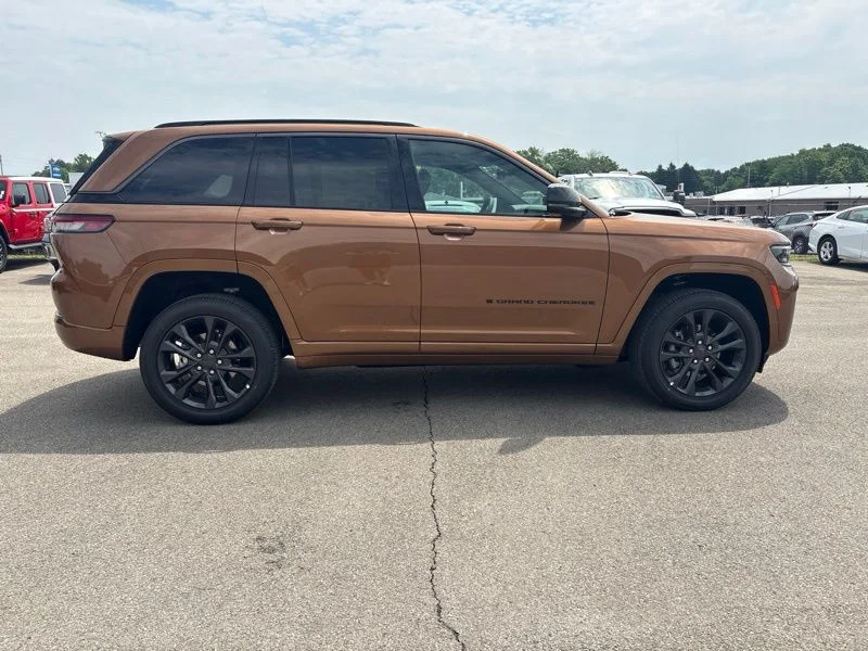New 2026 Copper Shino Metallic Clear-Coat Exterior Paint Jeep Limited Reserve image 2