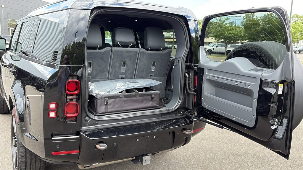 Certified Used 2023 Black Land Rover X-Dynamic SE image 25