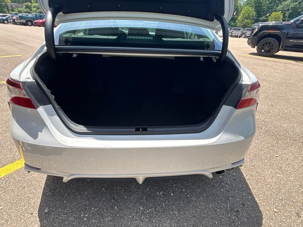 Used 2023 Ice Toyota SE image 16