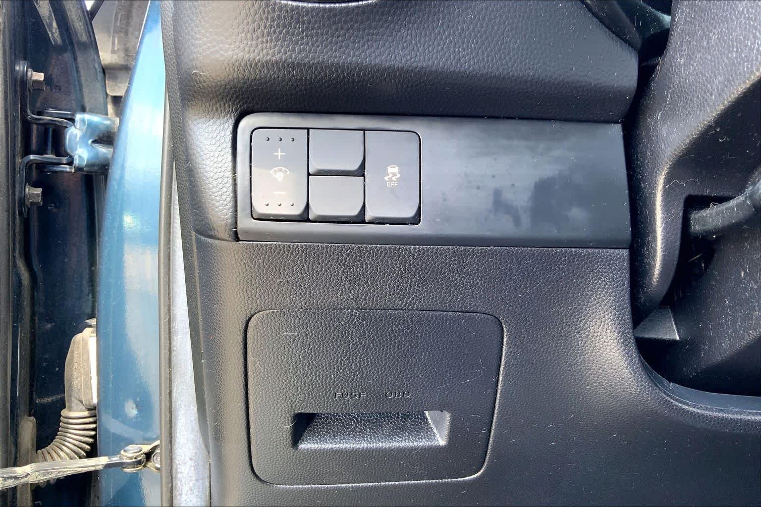 Used 2018 Mysterious Blue Kia + image 33