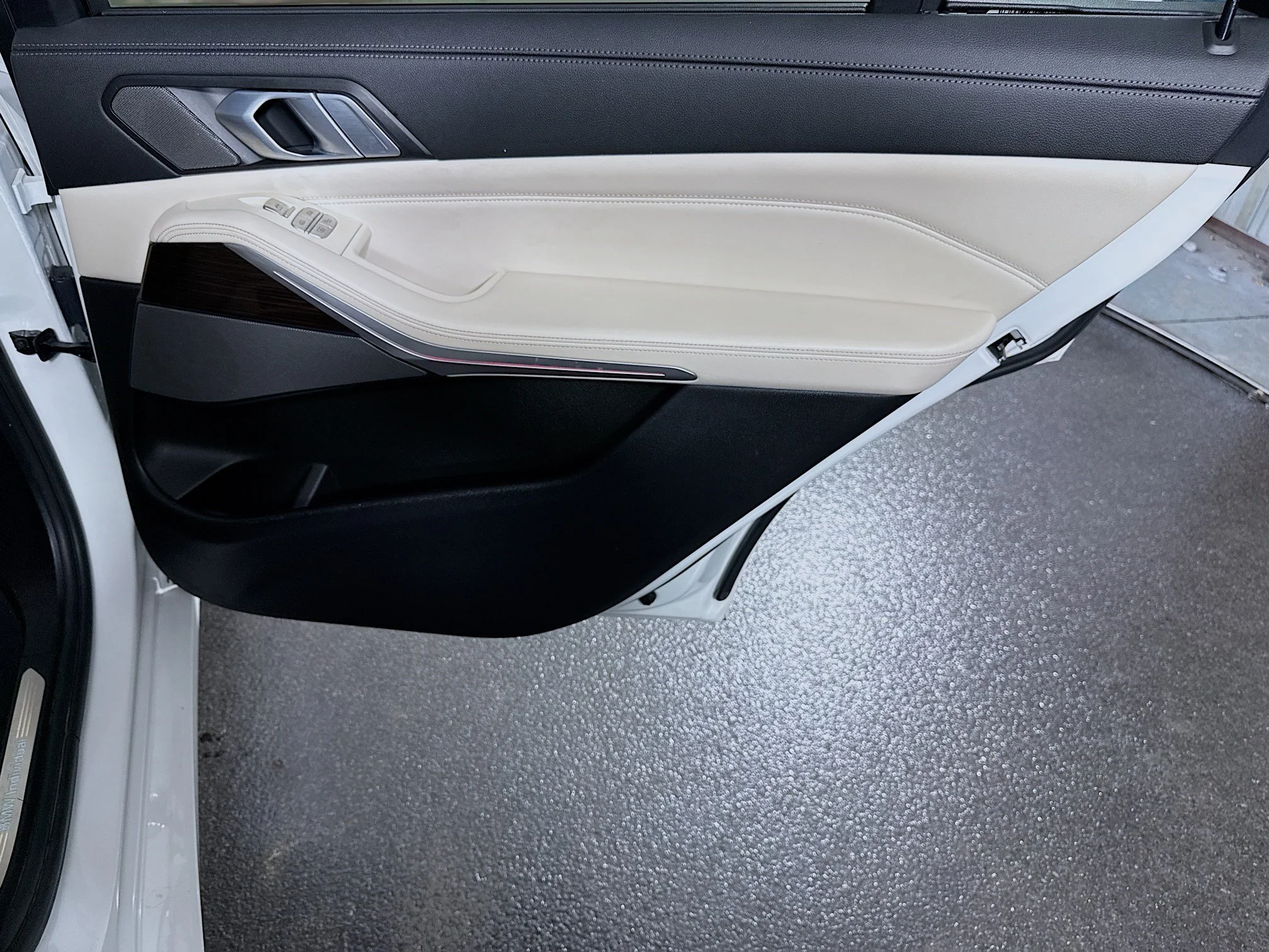 Used 2020 Mineral White Metallic BMW xDrive40i image 24