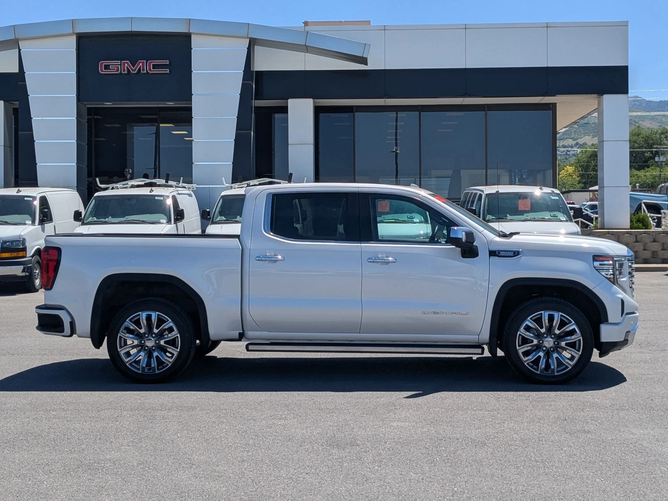 Used 2024 White Frost Tricoat GMC Denali image 7