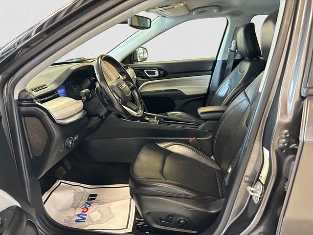 Used 2022 Gray Jeep Limited image 9