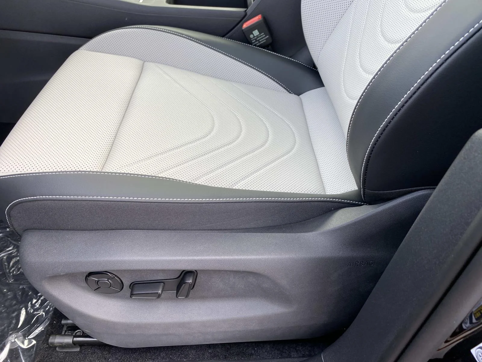2026 Volkswagen Tiguan SE - Photo 10