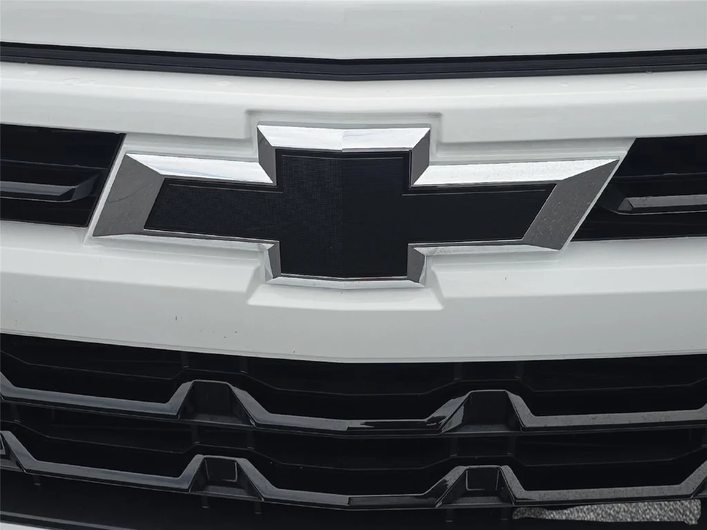 Used 2026 Summit White Chevrolet RST image 3