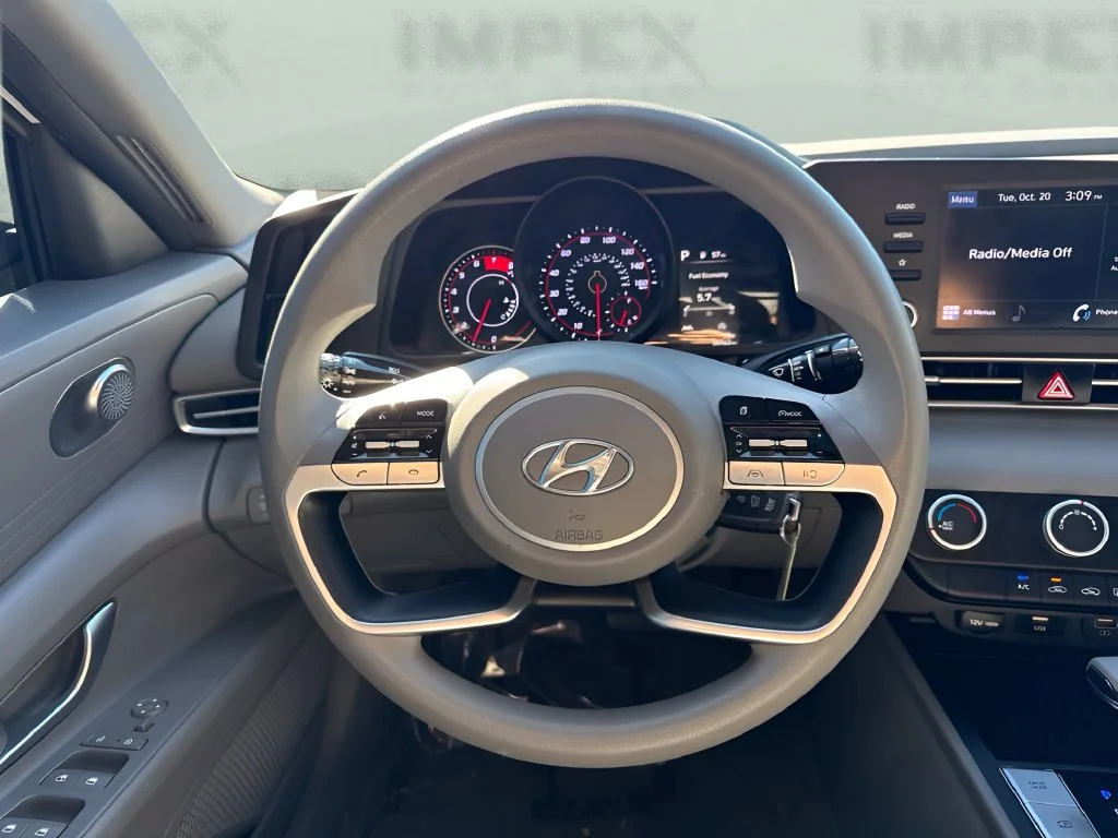 Used 2021 Gray Hyundai SE image 13