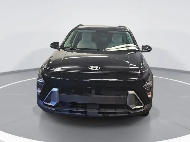 Used 2025 Black Hyundai SEL image 8
