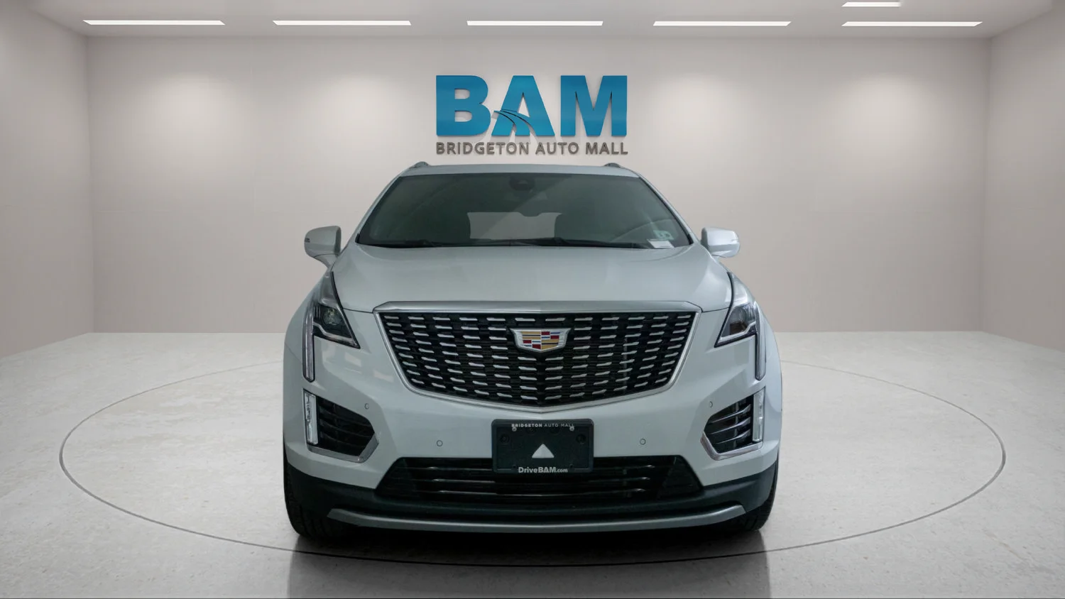 Used 2025 Crystal White Tricoat Cadillac Premium Luxury image 2