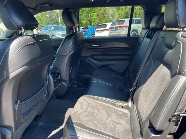 Used 2023 Black Jeep Altitude image 12