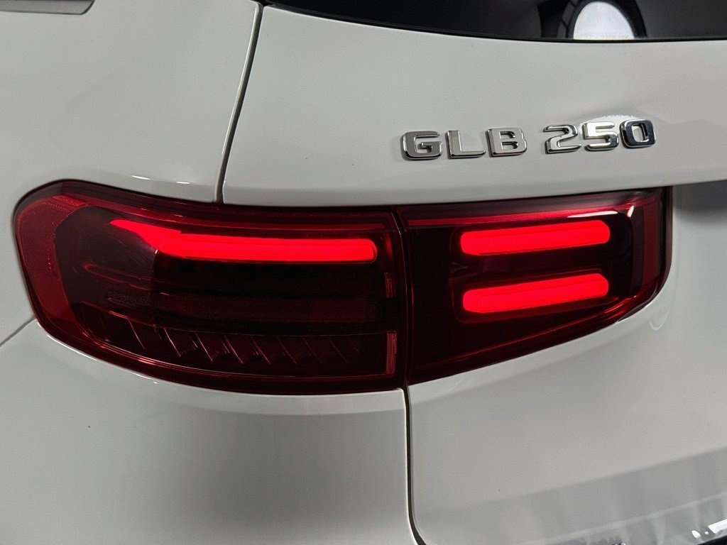 Used 2024 Polar White Mercedes-Benz GLB 250 image 31